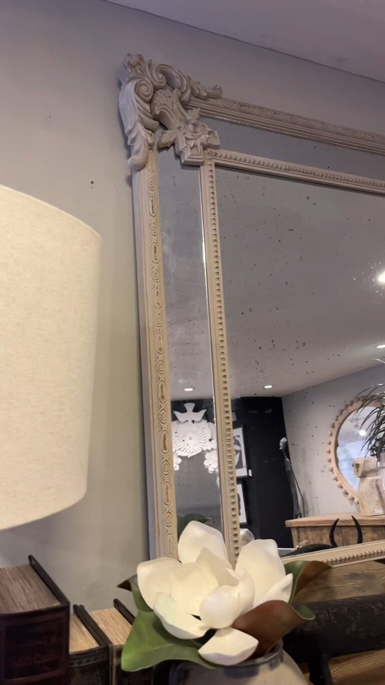 Instagram post from balthazar.deco. This post is in position 2.